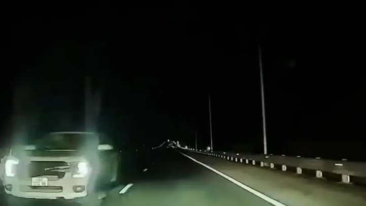 Ô tô đi ngược chiều trên cao tốc Móng Cái – Hà Nội